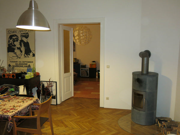 The flat is in a beautiful Gründerzeit house in the Nibelungen quarter, just nex Vienna, Austria @VOGELWEIDPLATZ: SONG CONTEST Private room in rental unit vacation rental 4975348
