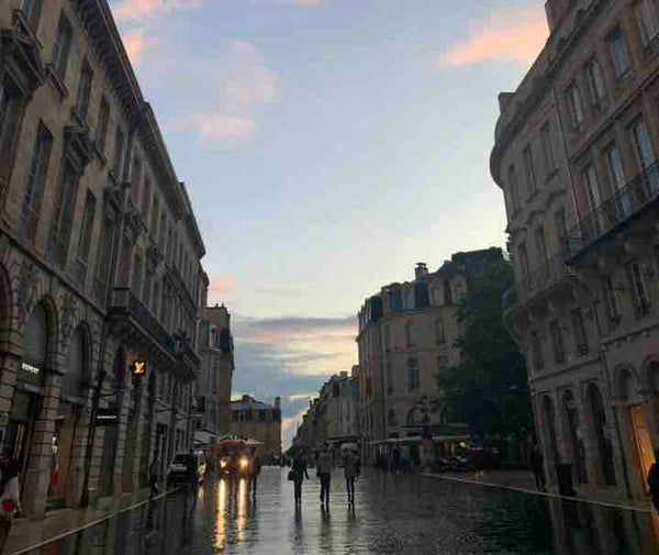 Unique mix of a luxury and stylish apartment in prime city centre (near Grand Ho Hong Kong Single room in Prime Bordeaux city Private room in condo vacation rental 35403708