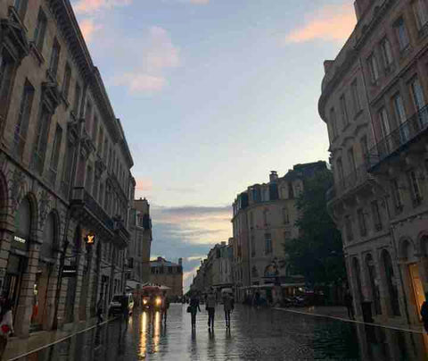 Unique mix of a luxury and stylish apartment in prime city centre (near Grand Ho Hong Kong Single room in Prime Bordeaux city Private room in condo vacation rental 35403708