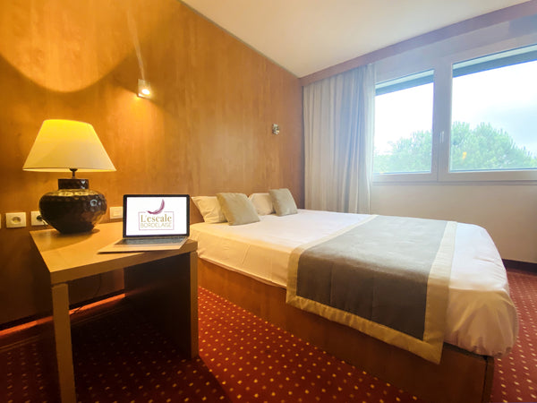 Notre appartement d'une superficie de 30m2 est composé d'une entrée avec placard Mérignac, France Escale Bordelaise : appartement avec deux lits Room in aparthotel vacation rental 45837936