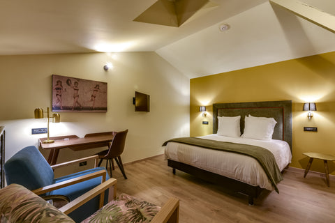 L'appartement TIVOLI est situé au 1er étage. Très calme et plein de charme. La c  TIVOLI, la dolce vita à Bordeaux ! Room in serviced apartment vacation rental 27948923