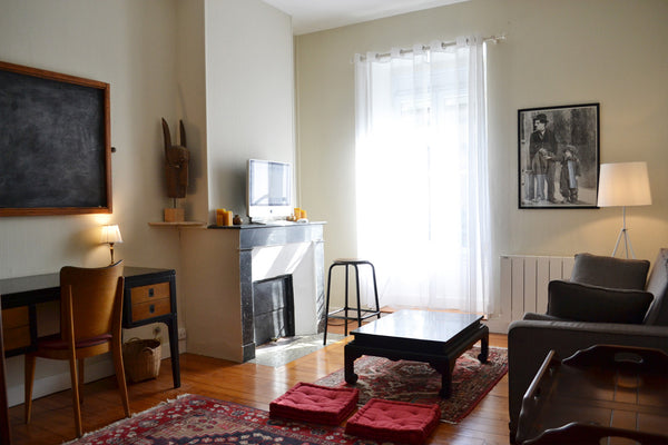 Appartement de charme, idéalement situé et lumineux, offrant toutes les commodit  Appartement de charme au coeur de Bordeaux Entire rental unit vacation rental 39622900