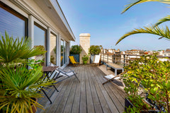 Move into this superb 170m2 flat located in the heart of Bordeaux, in a very qui Bordeaux, France Beautiful apartment, terrace with view, quiet++ Entire rental unit vacation rental 651994707002224368