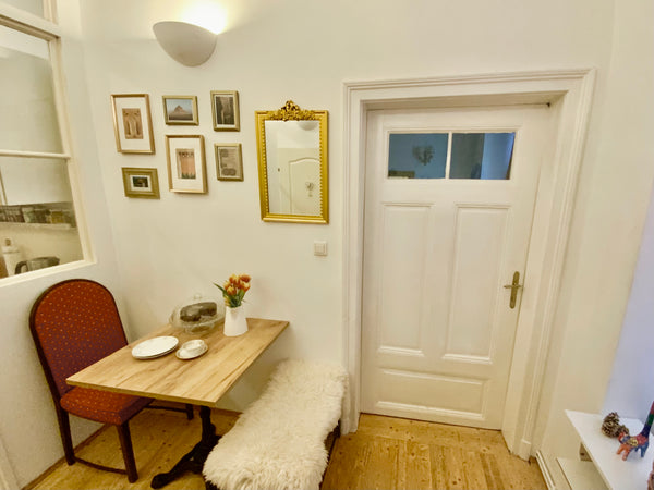 My flat is located in the center and the embassy-area, right next to the upper e Vienna, Austria Perfect place 1min walk from Belvedere, with piano Private room in rental unit vacation rental 54119684