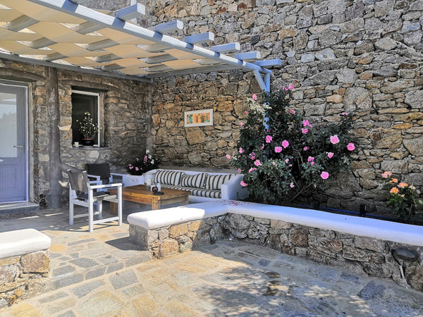 A little paradise, away from the crowd, but only 2.5 km from the Mykonos town.<b Greece A Little Hidden Paradise Entire guesthouse vacation rental 35702743