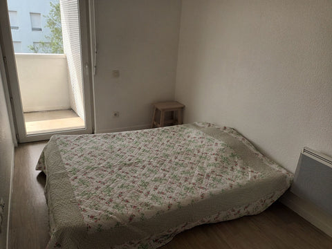 Simplifiez-vous la vie dans ce logement paisible et central. Je loue une chambre Bordeaux, France Chambre privée à 2 pas du tram C Ravezies Private room in condo vacation rental 53235061