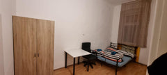 Von dieser zentral gelegenen Unterkunft aus seid ihr in Nullkommanichts an allen  Large room next to Westbahnhof, city, metro U3 Private room in rental unit vacation rental 710067071466343840