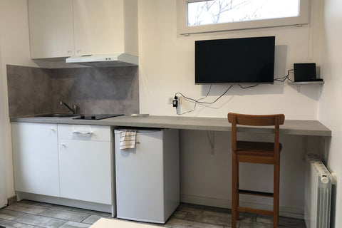 Nous vous accueillons dans notre petit studio avec entrée indépendante et accolé Villenave-d'Ornon, France Studio proche de Bordeaux Entire guesthouse vacation rental 54237039