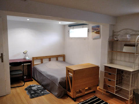 Idéal  pour semaine de travail dans ce logement calme et proche des commerces du Talence, France Studio cuisine près de Forum, entrée indépendante Entire guest suite vacation rental 54193932