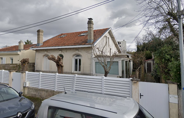 Simplifiez-vous la vie dans ce logement paisible et central.  Petite dépendance au calme et entourée de verdure Entire guesthouse vacation rental 595350149971180640