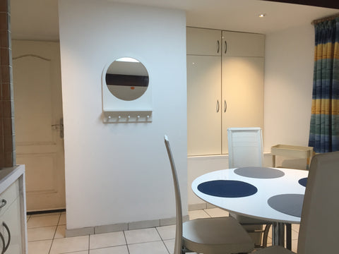 Appartement de 30m2 agréable, lumineux et cosy. Parfait pour un couple ou deux a Bordeaux, France Appartement centre de Bordeaux 45euros Private room in rental unit vacation rental 22349355