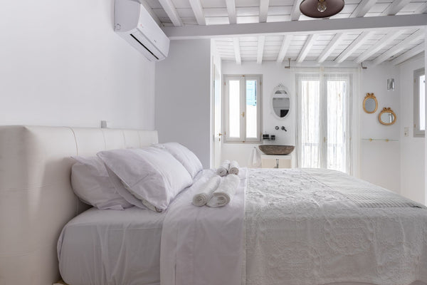 Located in a privileged position, two steps from the alleys of Little Venice and Greece aniko Chora Studio & Maisonette Cycladic home vacation rental 557812106626103620