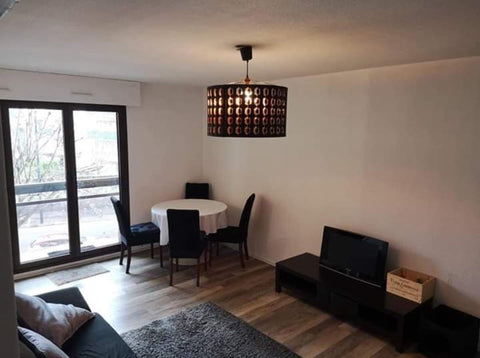 Appartement t2 refait à neuf , 47m2,bordeaux le bouscat. Balcon, place de parkin Bordeaux, France Appartement T2 47m2 Entire rental unit vacation rental 32958732