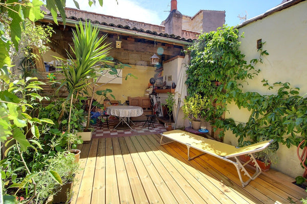 The house is close to place de la Victoire (10 minutes walking) but in a very qu Bordeaux, France maison idéale pour famille Entire home vacation rental 34883551