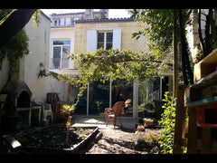 Nice room in big house plenty of cool roomates + garden with barbacue. <br />Nea Bordeaux, France Cool chambre á coté de centre ville Private room in home vacation rental 24751507