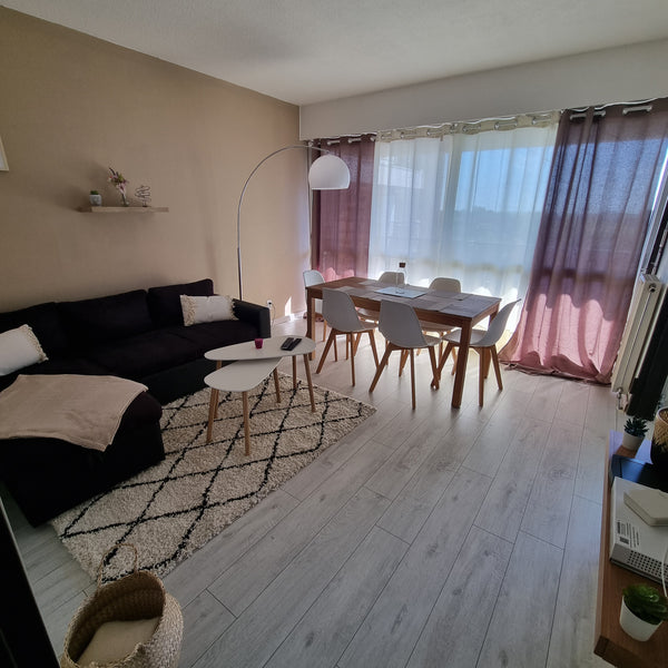 Bienvenue dans notre appartement de 50m2 refait à neuf avec une terrasse de 8m2, Bordeaux, France ★Enjoy Home★Proche TRAM★4 Pers★ Mérignac★ Entire rental unit vacation rental 665008377964915115