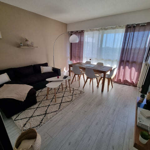 Bienvenue dans notre appartement de 50m2 refait à neuf avec une terrasse de 8m2, Bordeaux, France ★Enjoy Home★Proche TRAM★4 Pers★ Mérignac★ Entire rental unit vacation rental 665008377964915115