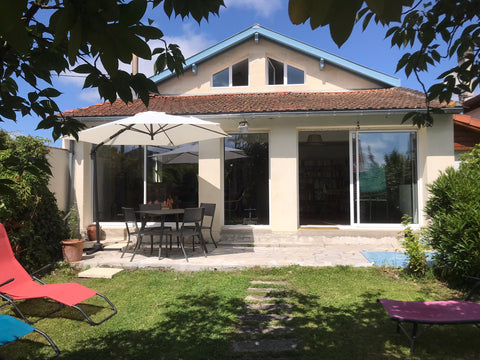 Charmante maison en pierres entièrement rénovée, située à deux pas du centre-vil Mérignac, France Île au vert... Jolie maison en pierres avec jardin Entire home vacation rental 51097809