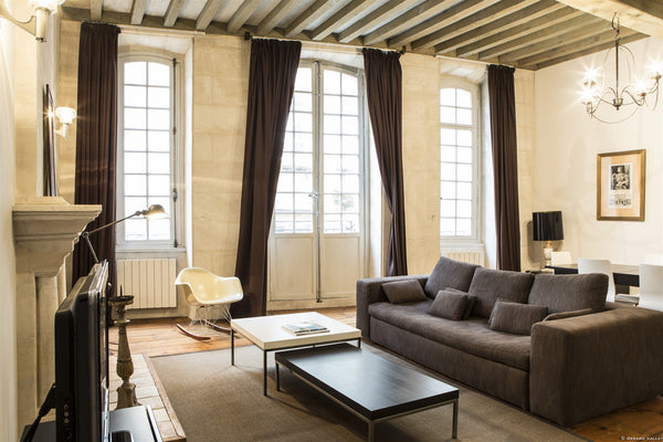 Spacious apartment in the very heart of the historic Bordeaux, that has just bee Bordeaux, France Beautiful apartment in city history  center Entire rental unit vacation rental 1440894