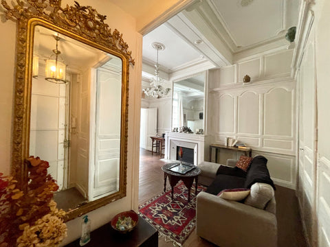 Appartement d'exception de 100 m2 au cœur de Bordeaux.<br />Laissez vous séduire Bordeaux, France Bordeaux T4, hyper centre, élégant et lumineux. Entire rental unit vacation rental 654024435546422386