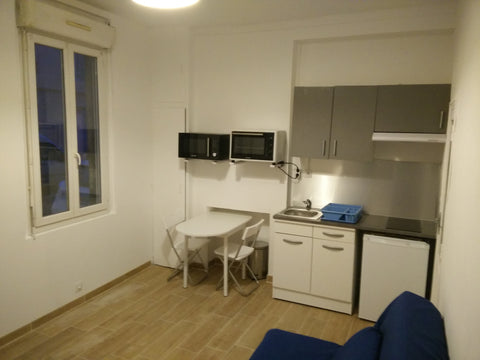 Studio de 18m², situé rue de Strasbourg 33000 Bordeaux, entièrement rénové.<br / Talence, France Studio 18m² barrière de Pessac, proche tram A et B Entire rental unit vacation rental 24732067
