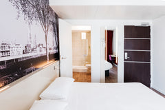 This stylish place is close to must-see destinations. Right in the middle of the Antwerp, Belgium Twin bedroom for 2 with 2 beds Room in hotel vacation rental 51278661