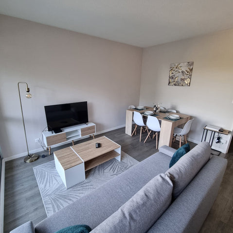 Bienvenue dans notre appartement de 60m2 refait à neuf avec deux terrasses de 10 Bordeaux, France -Happy Ap / Proche TRAM / 6 Pers / Mérignac- Entire rental unit vacation rental 690417218203120149