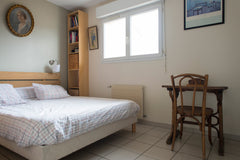Offre: Accueil  pour 2 adultes dans une chambre confortable . Lit de 160cm.<br / Talence, France Chambre calme proche du centre de Bordeaux, du CHU Private room in home vacation rental 20065220