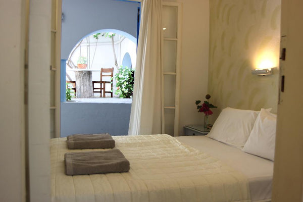 50sq meters offering garden views, this air-conditioned room includes free WiFi, Paros, Greece Apartment 4 guests Garden View in old Town Room in hotel vacation rental 28503571