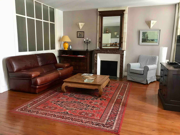 Idéalement placé , ligne Tram C à 150m ( 1 minute du centre Ville) dans le quart  Cœur des Chartrons T2+GARAGE sur place Entire rental unit vacation rental 35041065