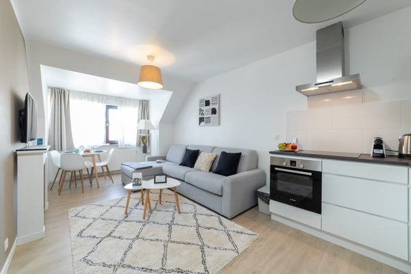 This lovely studio apartment is filled with natural light. Recently renovated, o Brussels, Belgium Sweet Inn | Charming studio near the EU Quarter Entire rental unit vacation rental 53526952
