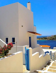Cycladic decoration,courtyard, sunny, quiet, close to the beach (walking distanc Mpatsi, Greece White & Blue studio 4 Entire home vacation rental 19278758