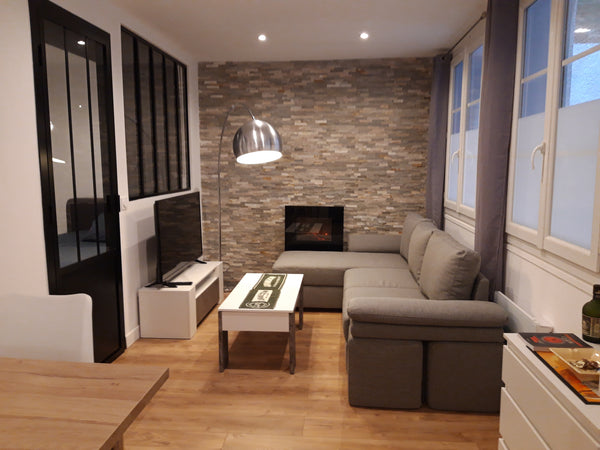 Alliance de modernité et de charme pour cet appartement situé dans un quartier v Bordeaux, France Joli appartement avec patio plein centre ville Entire rental unit vacation rental 41954650