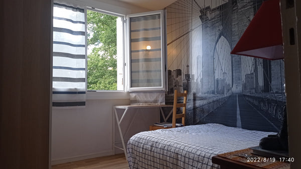 Je loue une chambre d’amis très calme, vous avez un placard et un bureau et les  Le Bouscat, France Le Bouscat : Chambre privée Private room in condo vacation rental 694050941029428547