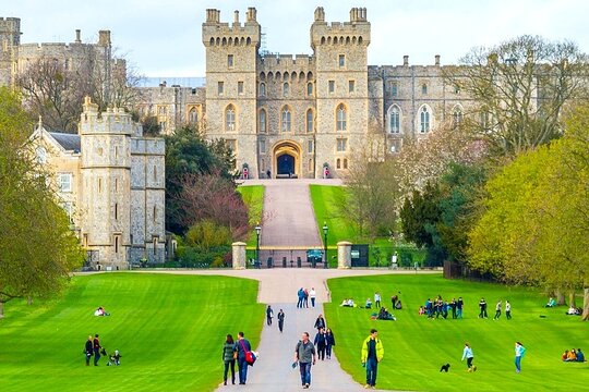 Private Tour of Windsor Castle and Eton  Private Tours and Travel Guide Europe London CITY Windsor and Eton Destination Tour