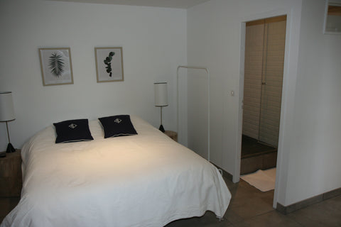 Charmant Studio refait à neuf de 26m2 dans la maison des propriétaires (entrée c Bordeaux, France Charmant Studio avec cour privée proche centre Private room in guest suite vacation rental 30316556