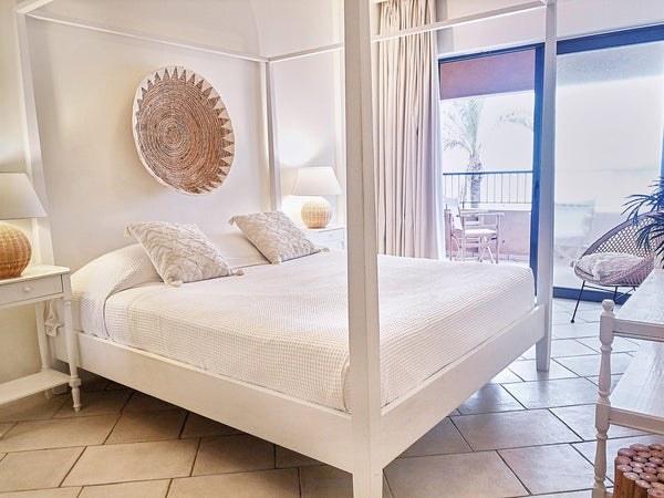 Cleverly redesigned with ample living & dining space, one separate bedroom for e  Sea View Apartment Private room in resort vacation rental 49219719
