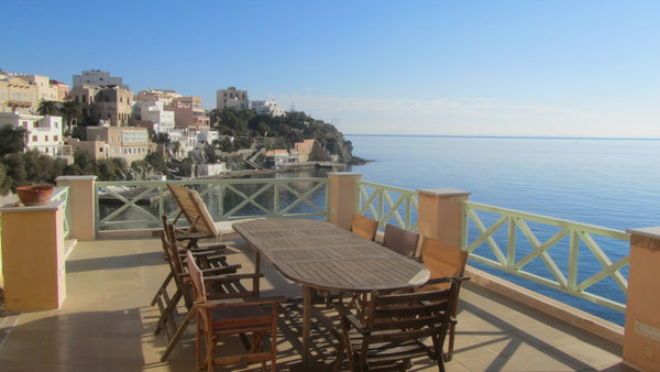 The house is located in the famous neighborhood of seafarers, 
