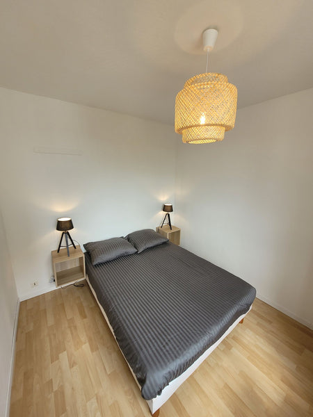 Appartement pour 4 à 6 personnes, au calme dans un espace arboré, proche des com Gradignan, France Bel appartement Bordeaux Sud dans un cadre arboré Entire rental unit vacation rental 616647078371247228