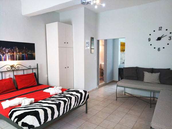 Spacious modern  apartment  right in the center of Heraklion city.  Easy walking Heraklion, Greece City studio 3 in the center of the city Entire rental unit vacation rental 623861773776690427