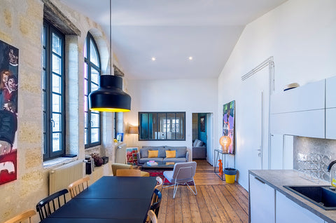 Superbe appartement lumineux rénové dans un ancien immeuble au dernier étage, en Bordeaux, France Grand appartement lumineux pour 2 proche Tourny Entire rental unit vacation rental 34698480