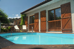 Nous offrons une grande maison toute équipée avec piscine,  jeux pour enfants et Villenave-d'Ornon, France Maison familiale 3 ch / 6 pers au calme 10 min BDX Entire home vacation rental 739174741145314707