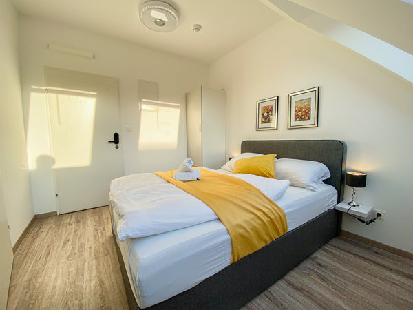 Only 650 meters from Vienna’s busiest main train station “Wien Hauptbahnhof” and  Elegant Room Hauptbahnhof - Air conditioned Entire rental unit vacation rental 48935081