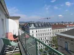 Enjoy  "Wien von Oben" on the most amazing terrasse you can imagine. <br /><br / Indonesia Cute flat with huge Terrace in the heart of Vienna Entire rental unit vacation rental 541275088019488320