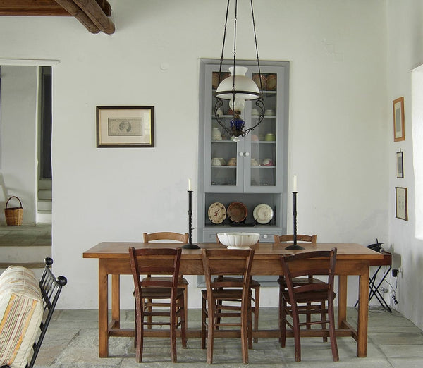Simple, yet architecturally very interesting, house with large sitting room, com Athens, Greece #HH07 PAINTER’S HOUSE Entire home vacation rental 6255923