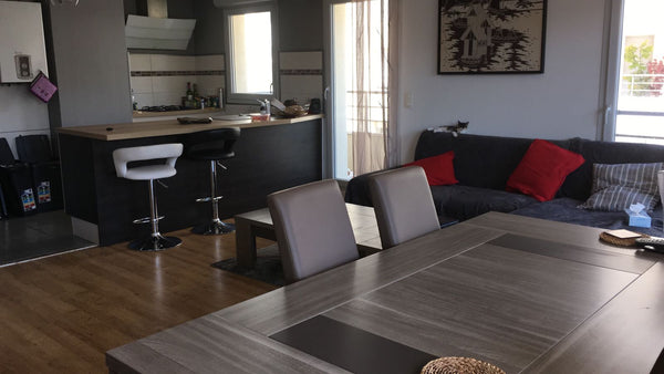 Chambre très agréable pouvant accueillir jusqu'à 2 personnes dans un appartement Bordeaux, France Chambre cosy T3, Tram B au pied de la résidence Private room in condo vacation rental 22287288