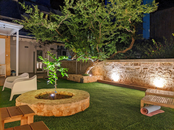 Two independent apartments suitable to share with friends or family.<br />The pe Chania, Greece ☀︎ Pomegranate garden ☀︎ by the sea Entire home vacation rental 53408401