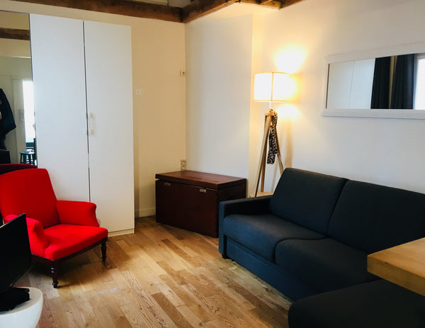 Lovely & quiet studio located rue Briquet - 5 minutes walk from Montmartre, one  Paris, France Lovely studio in Montmartre, Paris center Entire rental unit vacation rental 24878420