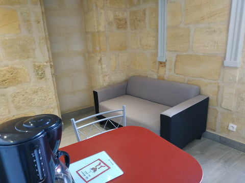 Studio 19 m2 plein centre de Bordeaux place de la Victoire avec matelas sur mezz La Brède, France Studio place de la Victoire Bordeaux Entire rental unit vacation rental 36202002