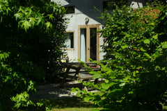 Gezellig, en ruim huisje in grote groene tuin. In centrum van Gent, op loopafsta Gent, Belgium Uniek huisje in tuin centrum Gent Tiny home vacation rental 6807238